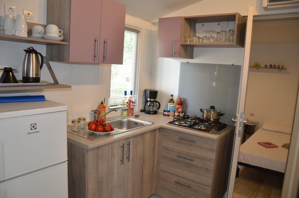 Happy Camp Mobile Homes In Domaine La Yole Camping Lodge 발라 플라주 객실 사진