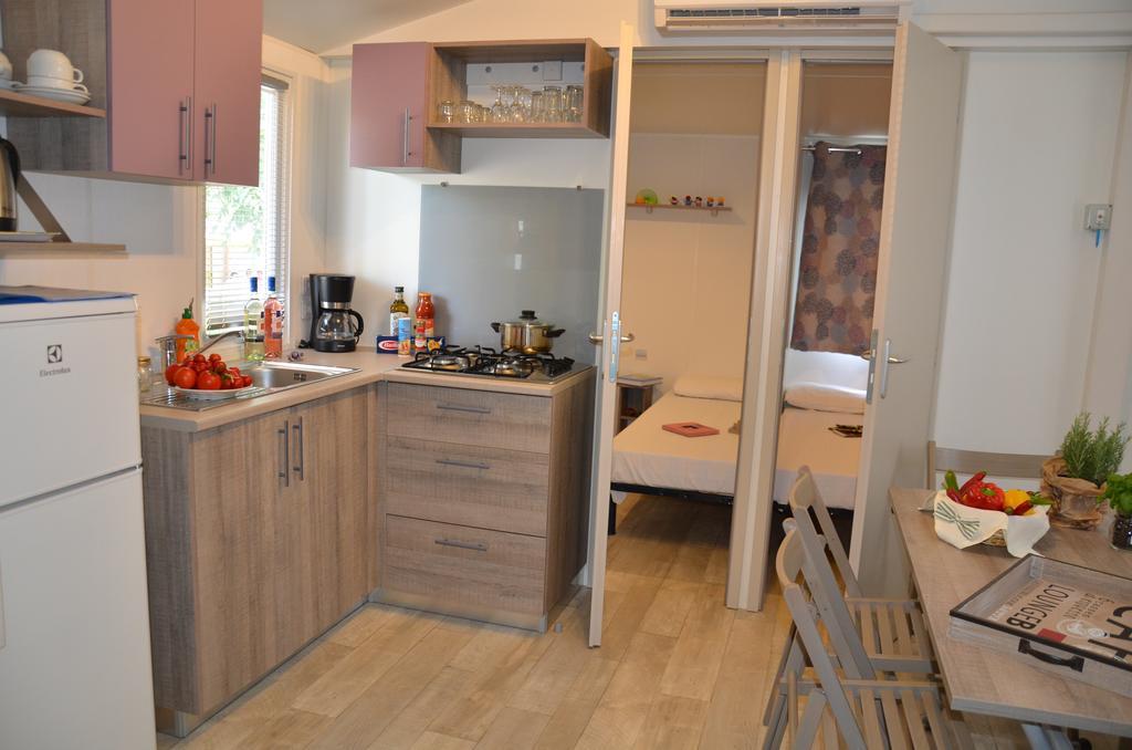 Happy Camp Mobile Homes In Domaine La Yole Camping Lodge 발라 플라주 객실 사진