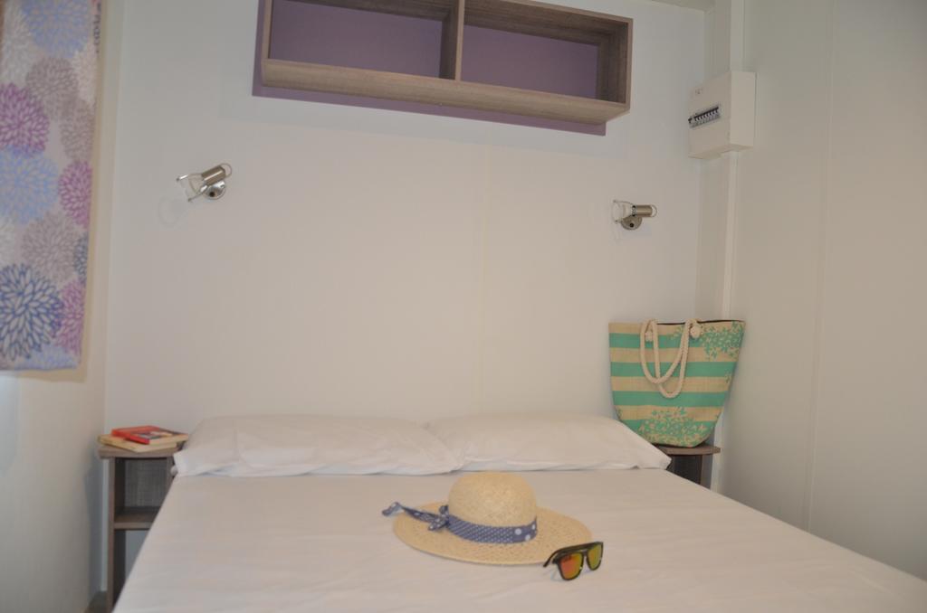 Happy Camp Mobile Homes In Domaine La Yole Camping Lodge 발라 플라주 객실 사진